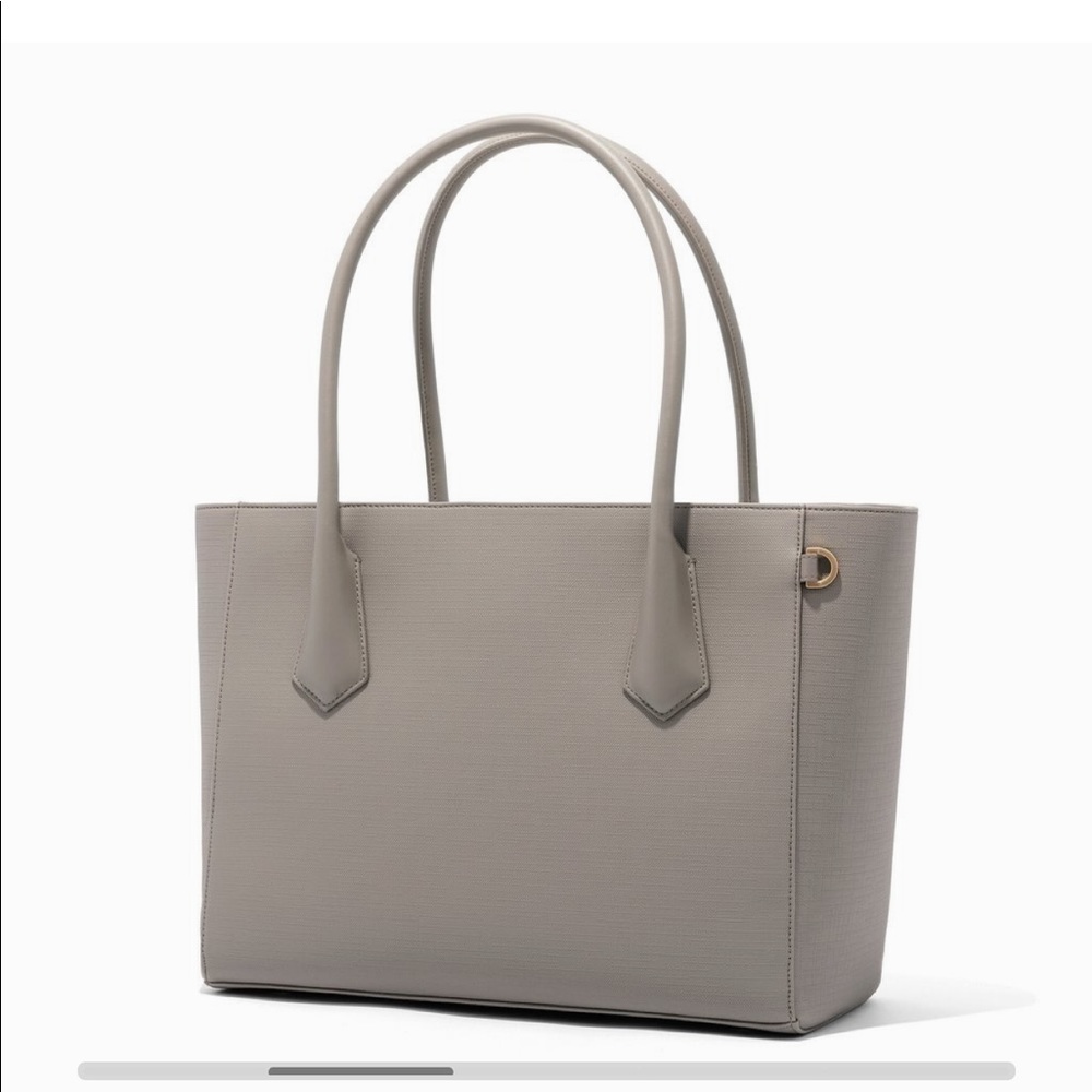 Dagne Dover Signature Tote (Size: Legend)